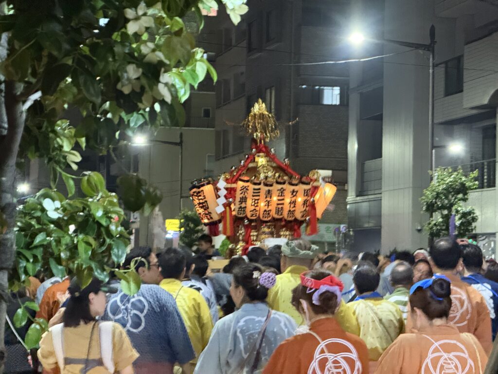 三島神社御祭礼の境内の様子