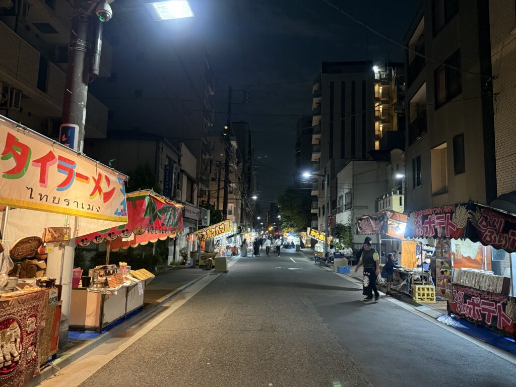 矢先稲荷神社例大祭の境内の様子