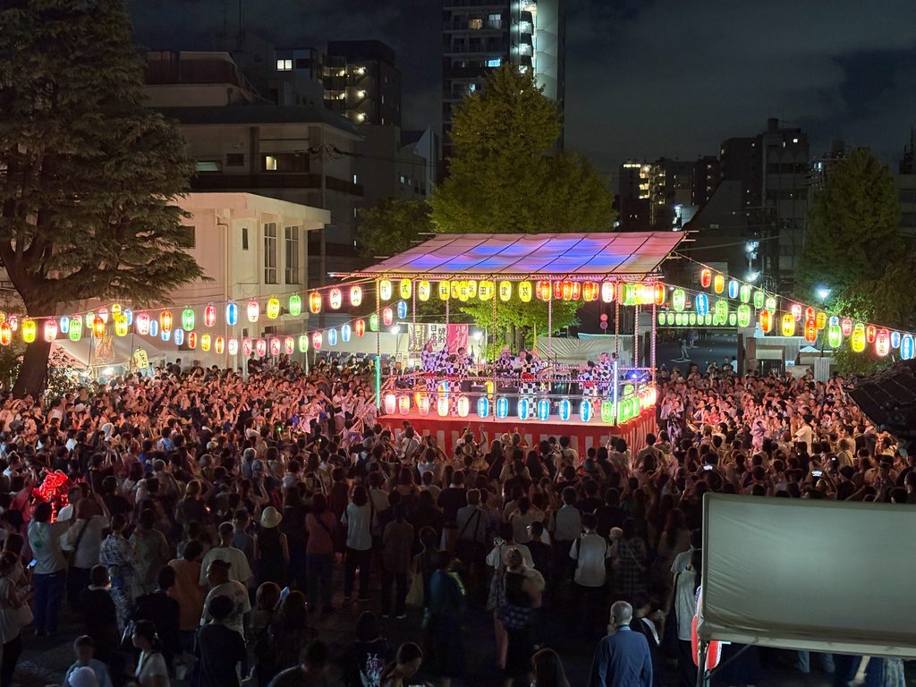東本願寺盆踊り2026のサザンナイトで踊りの輪が広がる様子